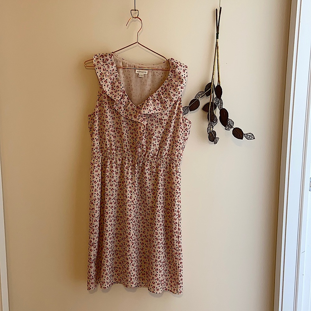 Sleeves short (above the knee) summer dress